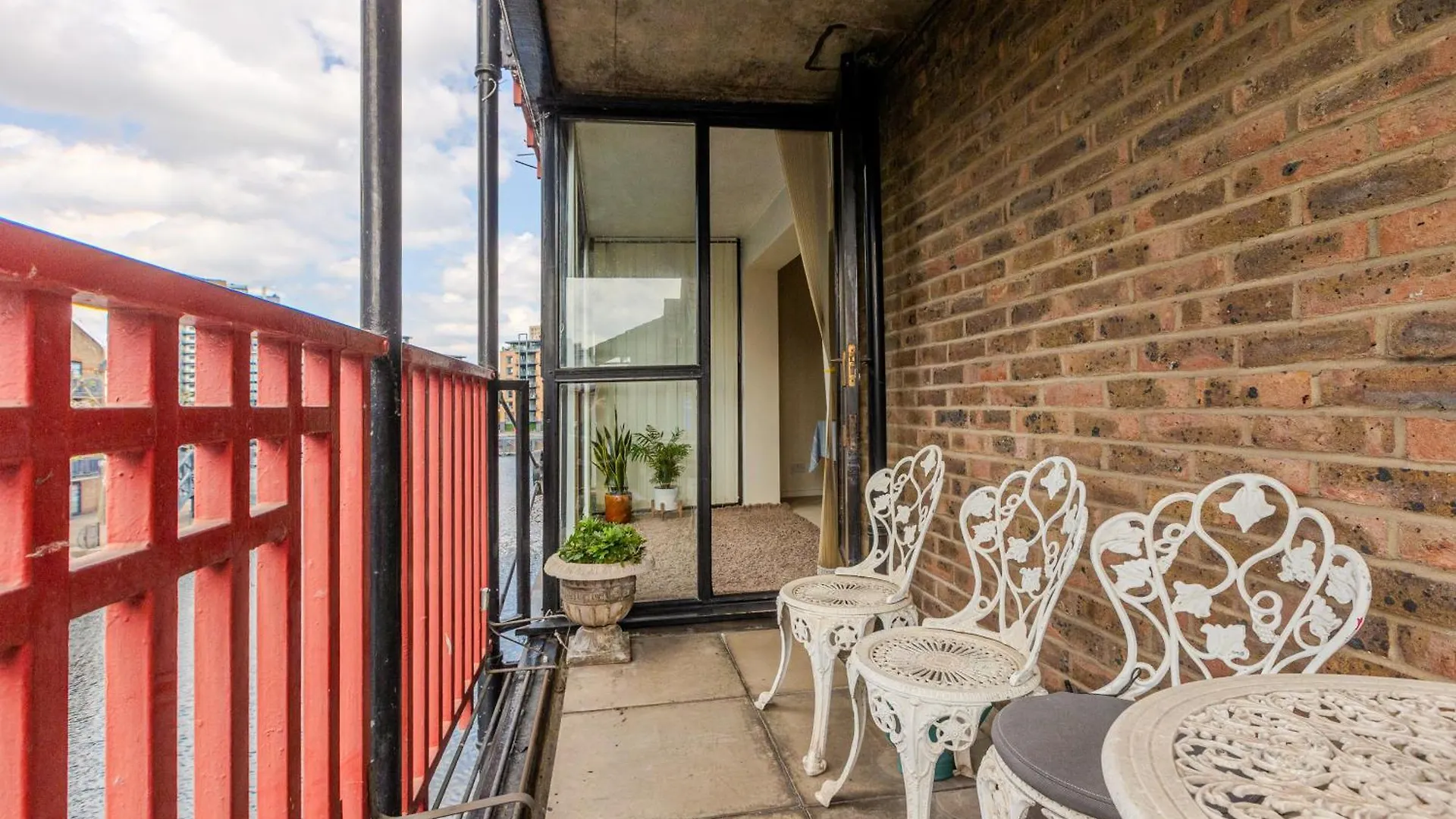 Apartment Cosy 1BR in Canary Wharf with Balcony 10min Tube London