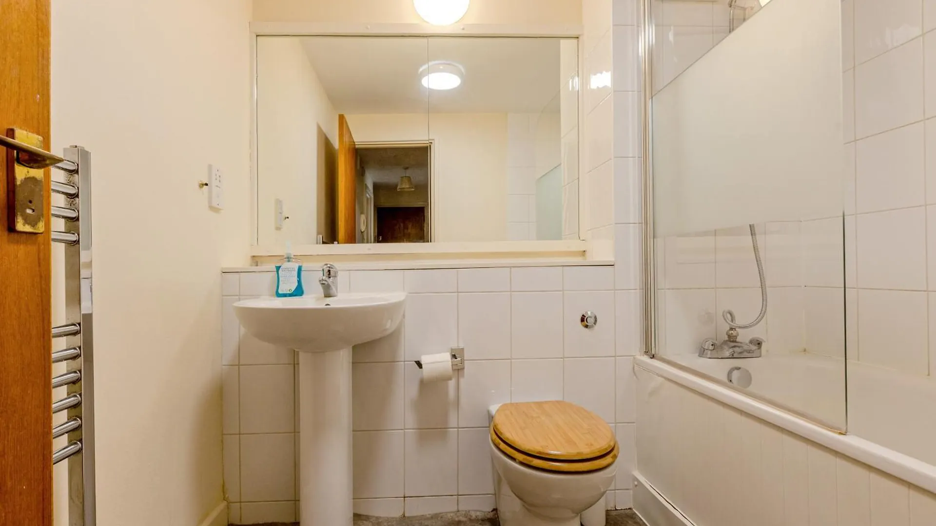 Cosy 1BR in Canary Wharf with Balcony 10min Tube London