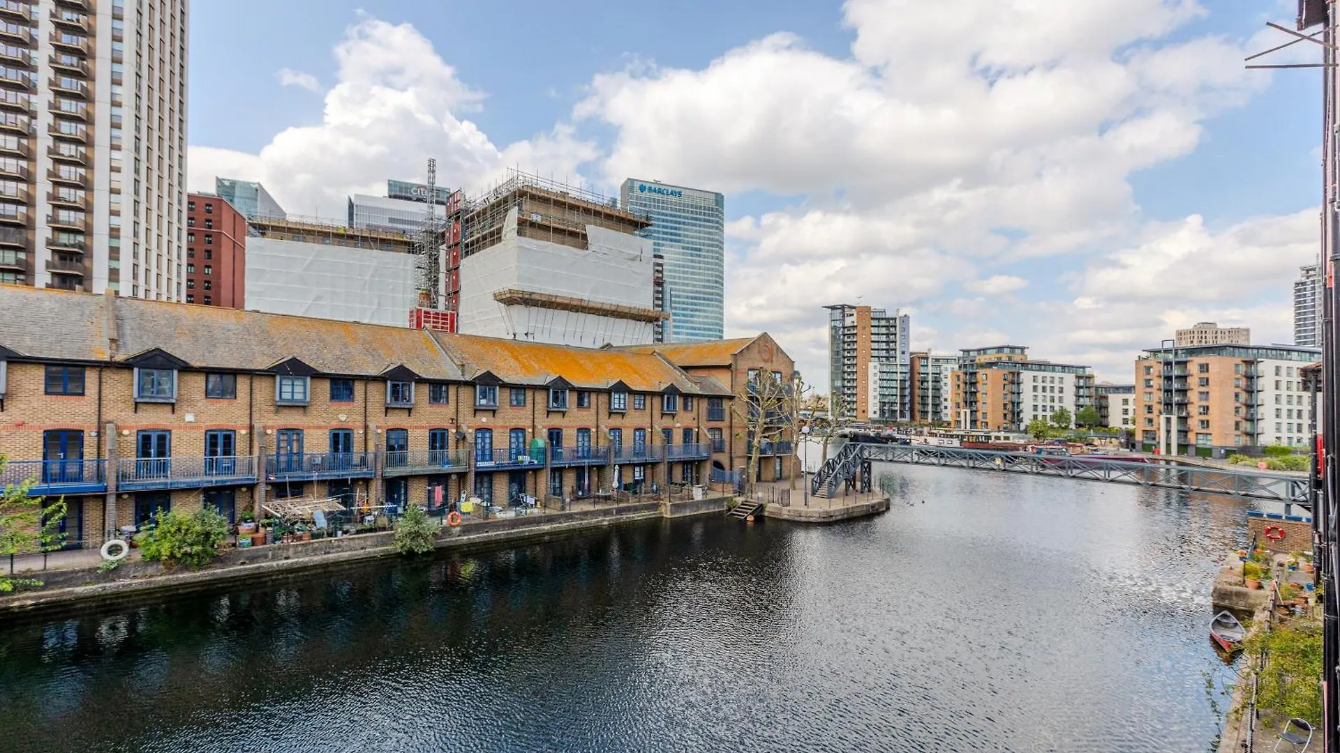Cosy 1BR in Canary Wharf with Balcony 10min Tube London 0*,